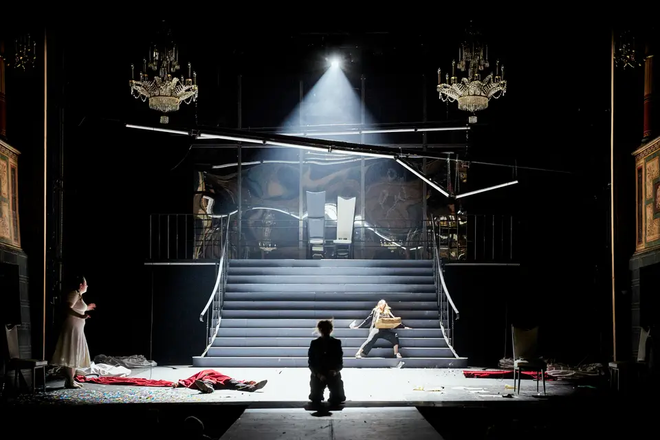 Hamlet(te) — scénographie d’Angéline Croissant